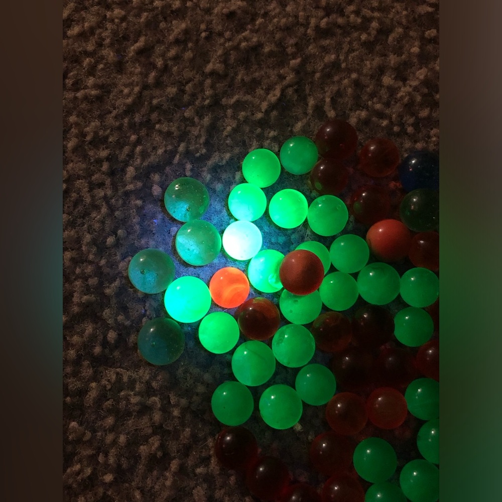 50 Vintage Marbles UV Reactive Green Orange Swirl, Glows 365 Nm Light